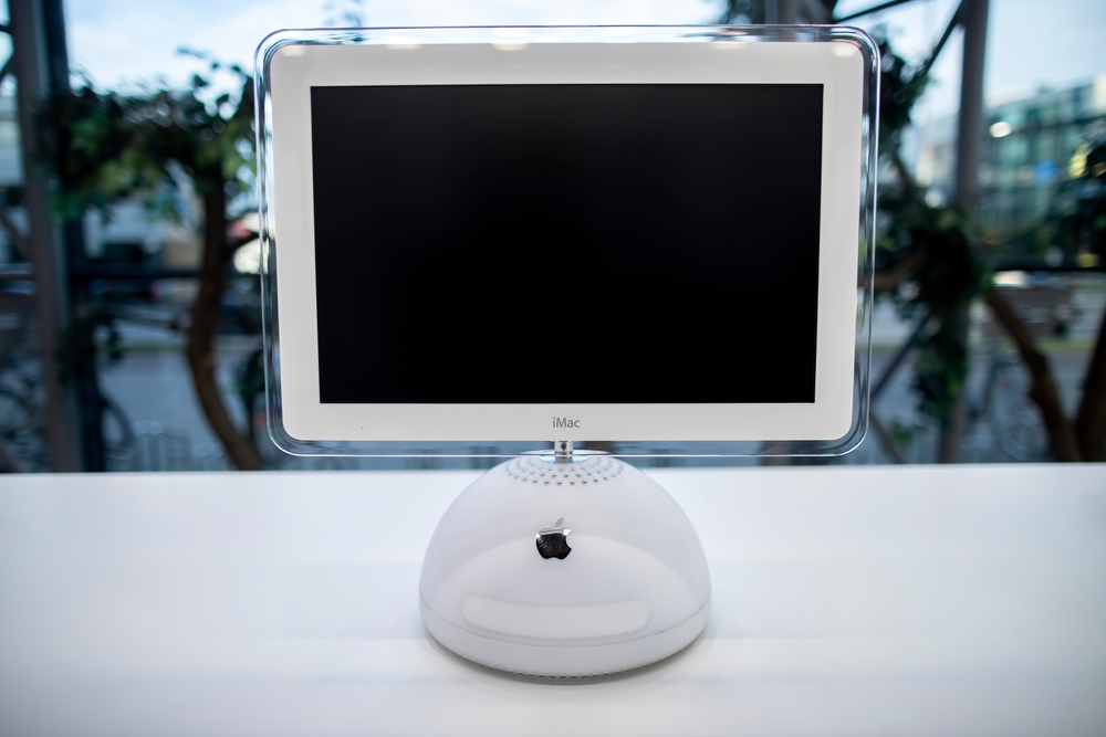 アップルのスマートホームディスプレイ、「iMac G4」のようなデザインになる可能性