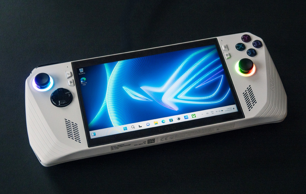 Xbox携帯ゲーム機の写真がリーク。「ASUS ROG Ally 2」ベースか